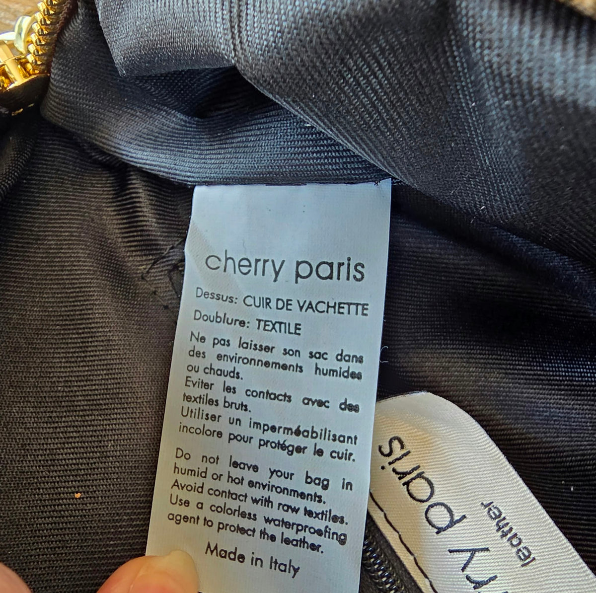 Étiquette Cherry Paris – cuir de vachette, made in Italy